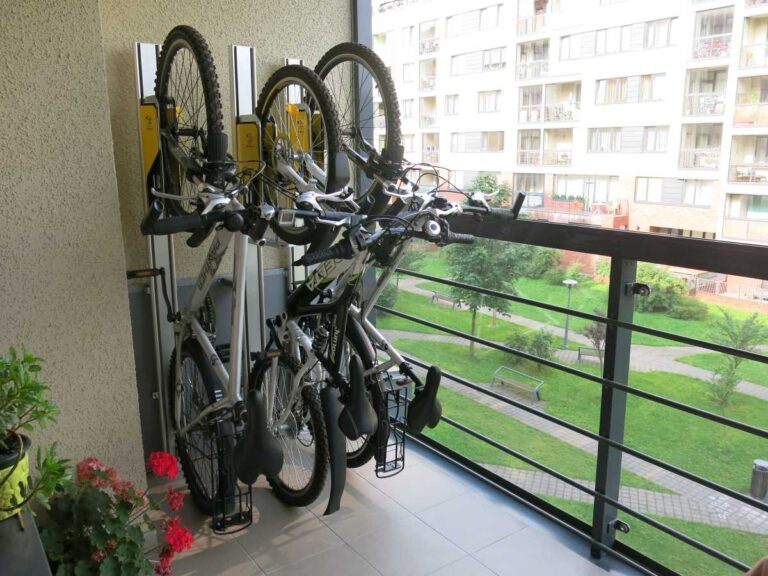 DEPOZITARE BICICLETE PE BALCON
